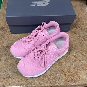 Like New 574 New Balance Sneakers (Pink Sugar)